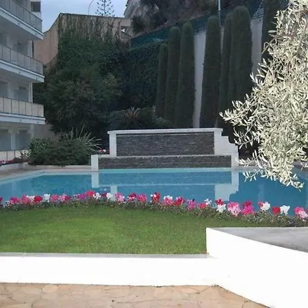 Renove Face Avec Terrasse A Menton, Proche Centre-ville Et Plages - Fr-1-196-301 芒通